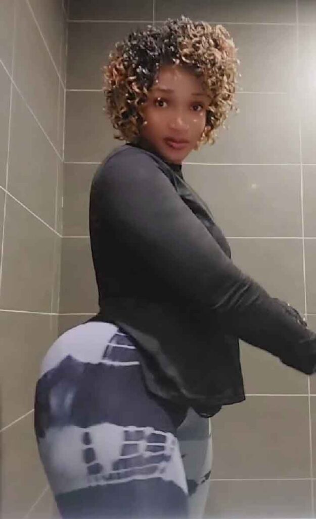 Curvy Black Girl in workout leggings